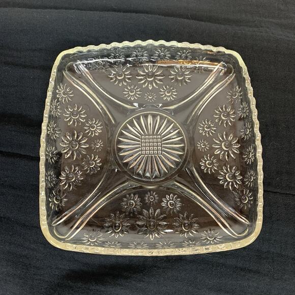 Vintage Pressed Glass Clear Square Dish Daisies Scalloped Edge 6" - Picture 1 of 8
